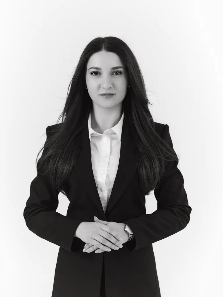 Veronica Pîrlea — Paralegal